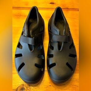 Oofos Oocandoo Sandal Black Men’s Size 8 Women’s Size 10